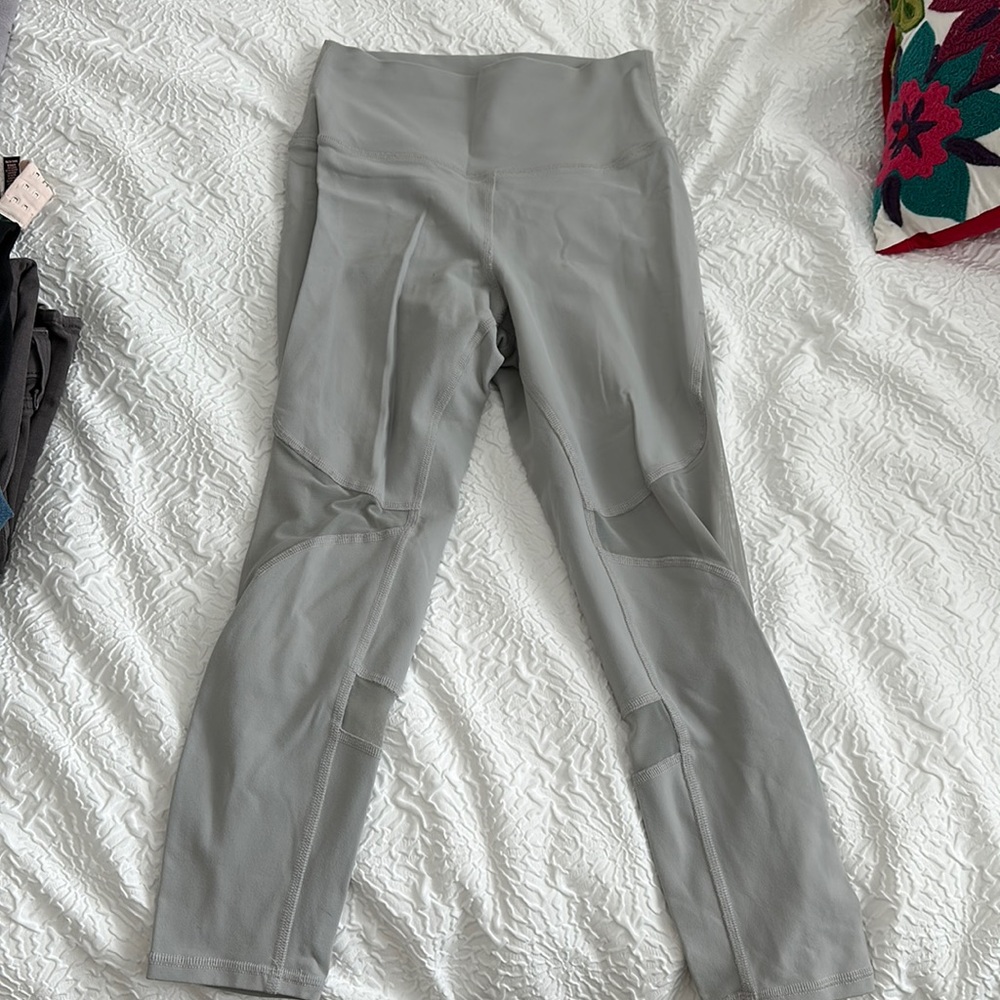 Alo Yoga Cropped Leggings with Mesh Design Size XS
